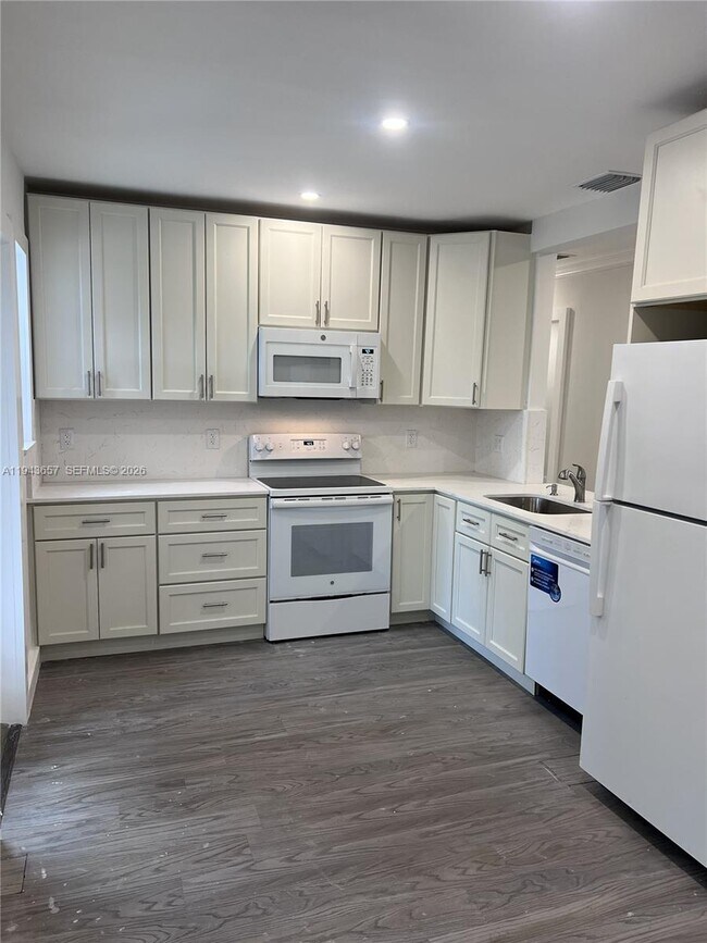 Building Photo - 1432 N Andrews Ave