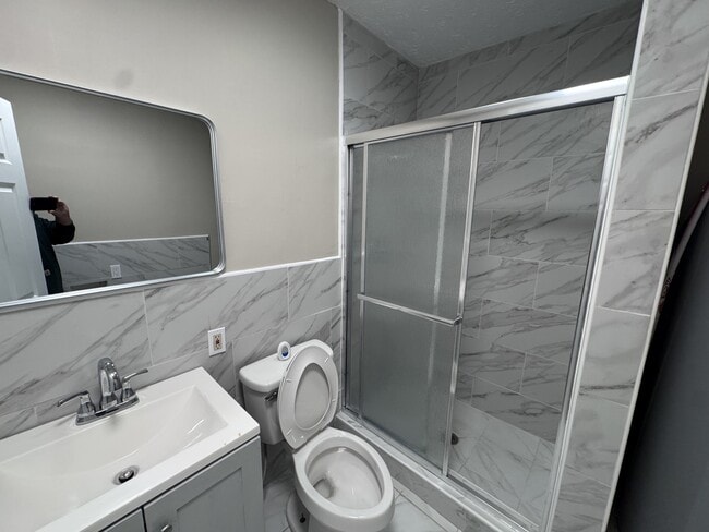 Building Photo - 1230 Vim Dr