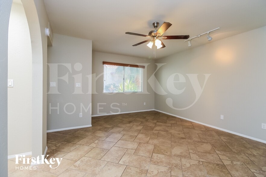 Building Photo - 1388 N Santa Anna Ct