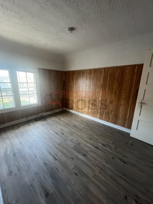 Building Photo - 507 School St