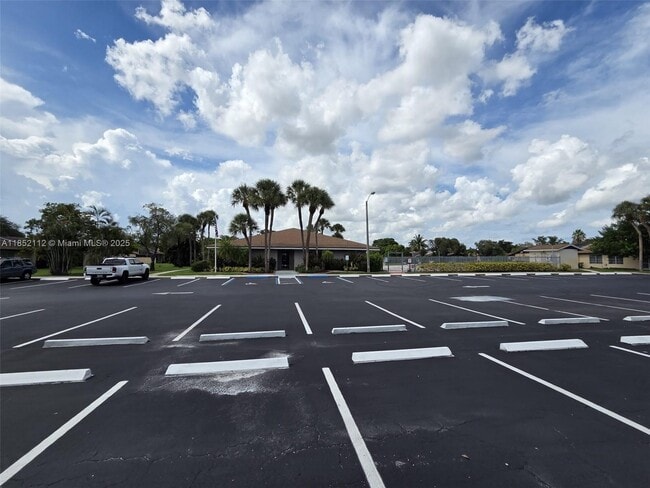 Building Photo - 9430 S Meadows Cir