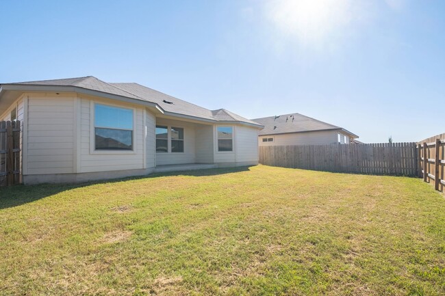 Building Photo - Spacious 3 Bedroom, 2 Bath Home in Jarrell...