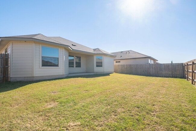 Building Photo - Spacious 3 Bedroom, 2 Bath Home in Jarrell w/ Easy Access to IH-35
