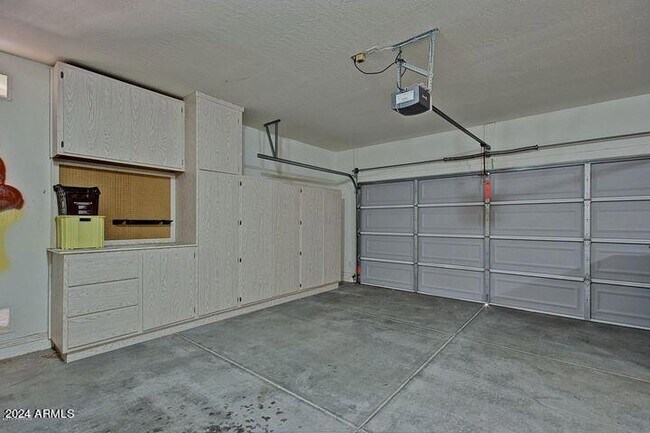Building Photo - 21672 N Geraldine Dr