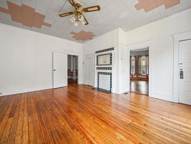 Building Photo - 4 Bedroom/2 Bath Home for Rent