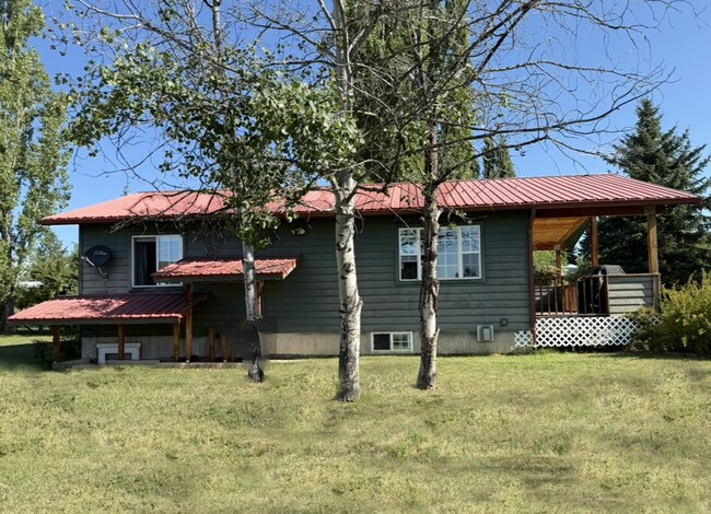 Building Photo - Kalispell Home with stunning mountain views