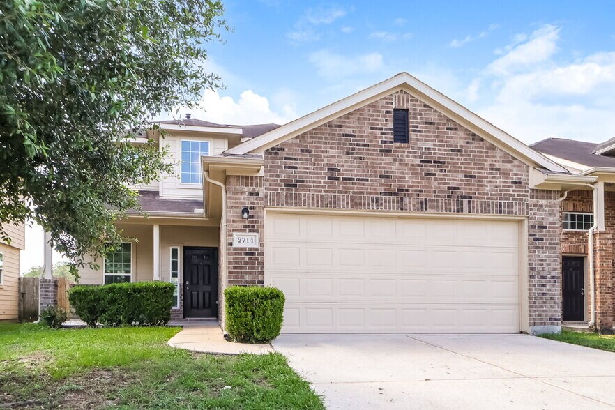 Primary Photo - 2714 Mesquite Ridge Dr