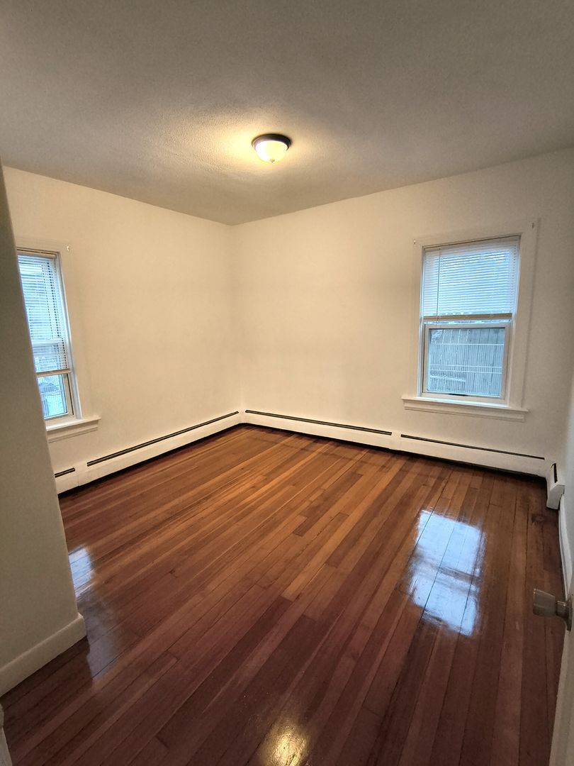 Building Photo - 823-825 Main Street