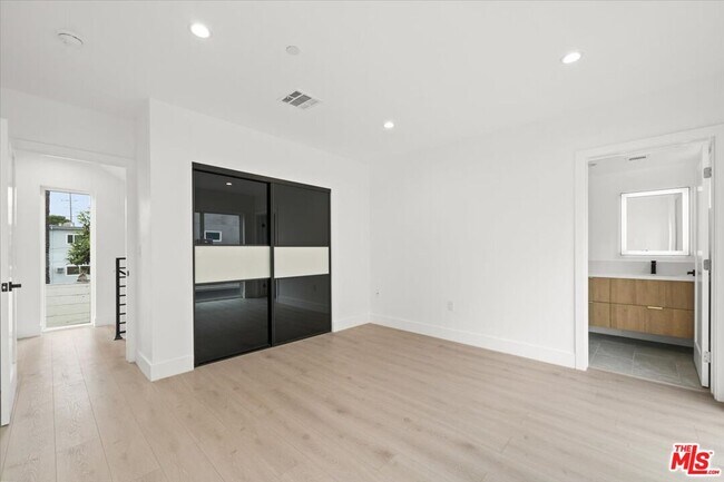 Building Photo - 4922 S Centinela Ave