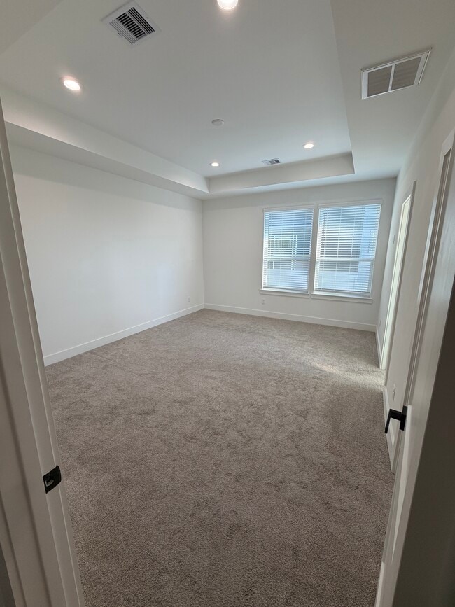 Building Photo - 3038 Live Oak St