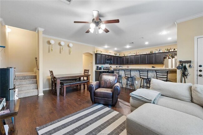 Building Photo - 3320 Airborne Ave