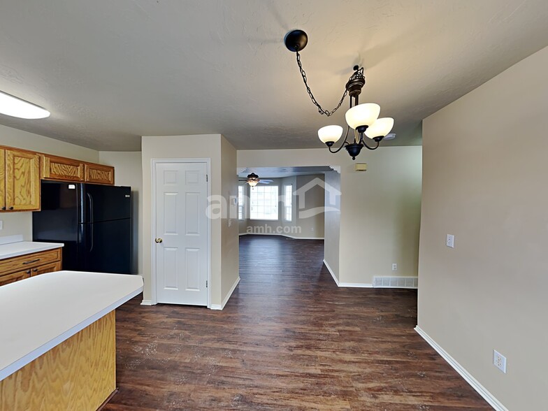 Building Photo - 2101 1630 N St