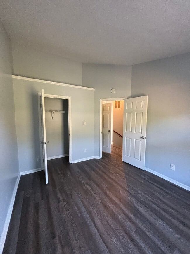 Building Photo - 119 Sterling Ct