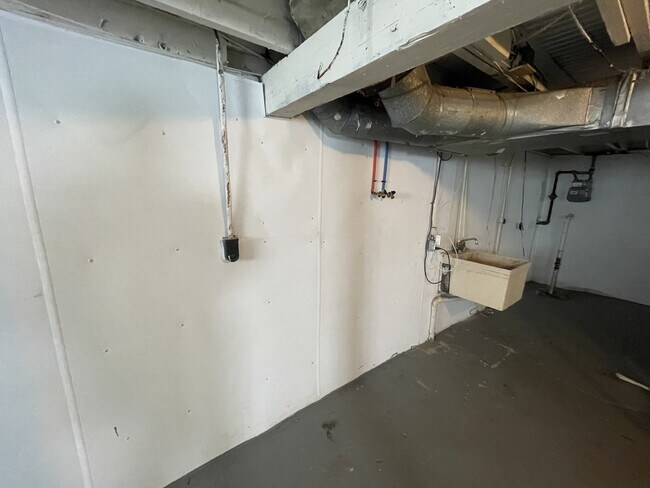 Building Photo - 944 Baughman St