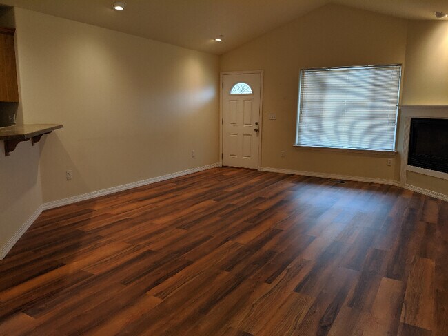 Building Photo - 103 Cally Ln