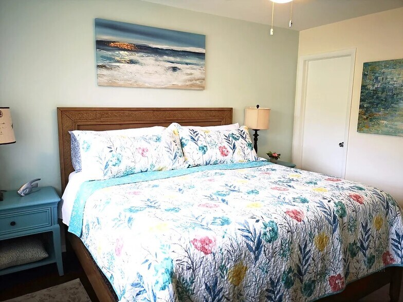 Main Master King Bedroom - 1433 S Belcher Rd