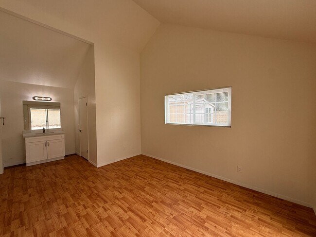 Building Photo - 1422 Eagle Ct