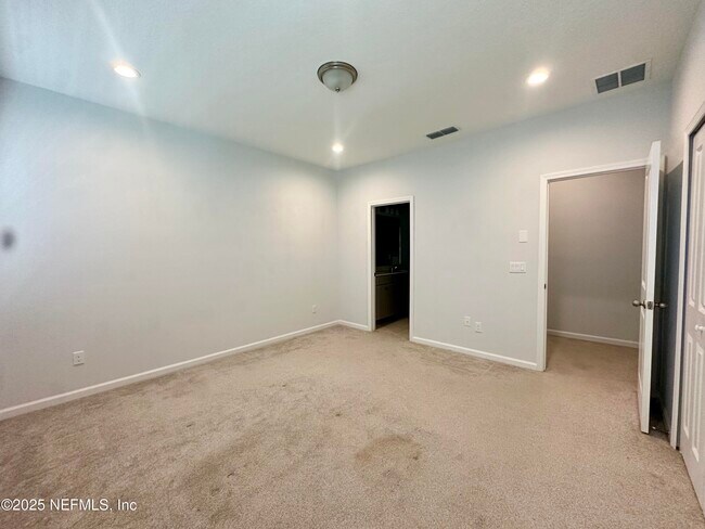 Building Photo - 215 Pine Bluff Dr