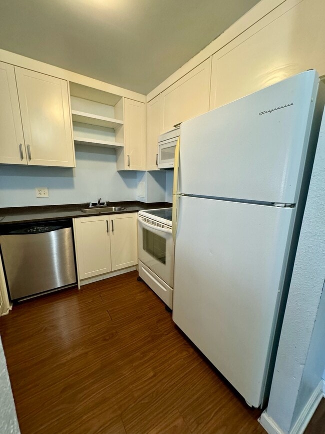 Building Photo - 55S S Kukui St