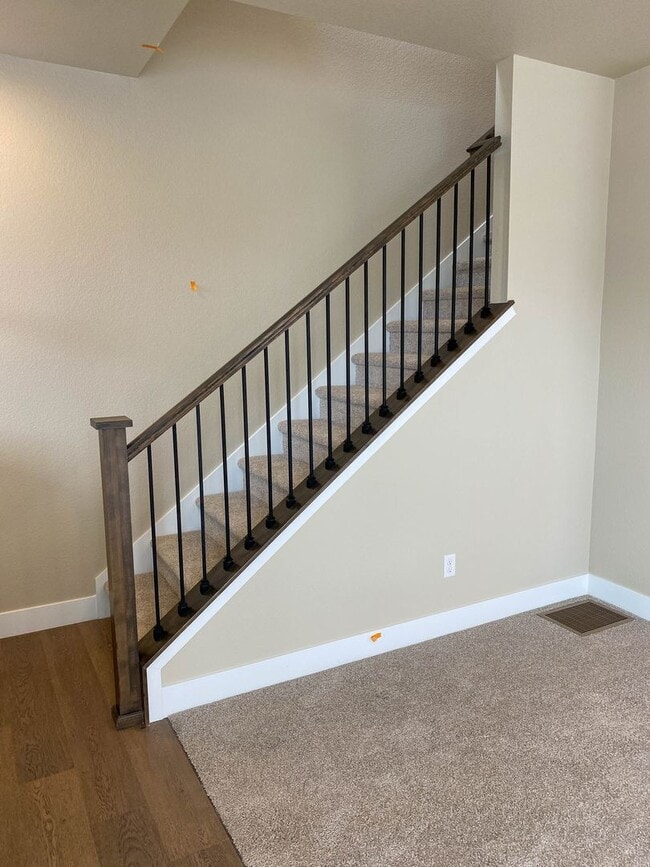 Building Photo - Stunning 4-Bedroom Duplex in Desirable Alpine Vista Neighborhood