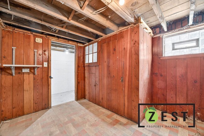 Building Photo - 15494 Bringard Dr