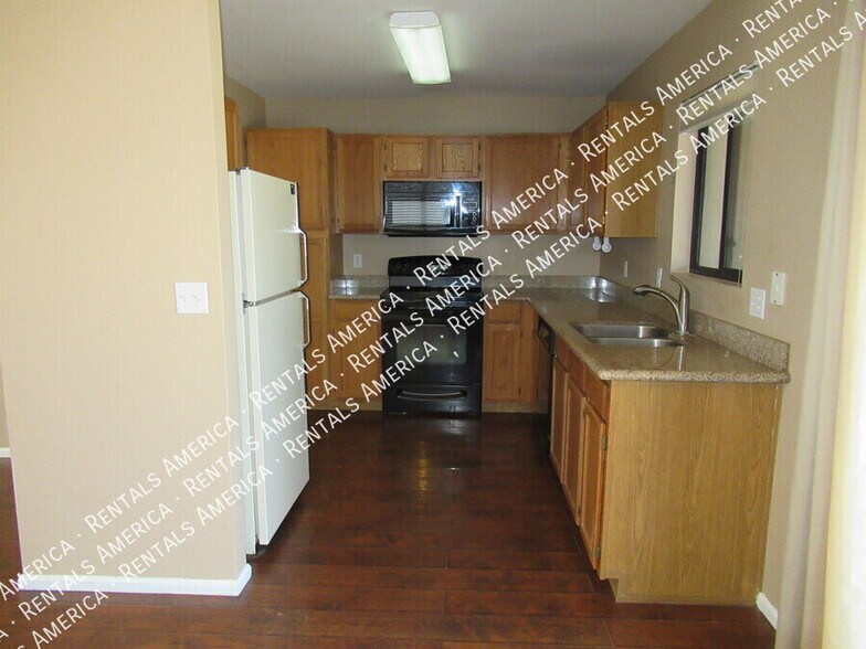 Building Photo - 3142 W Foothill Dr