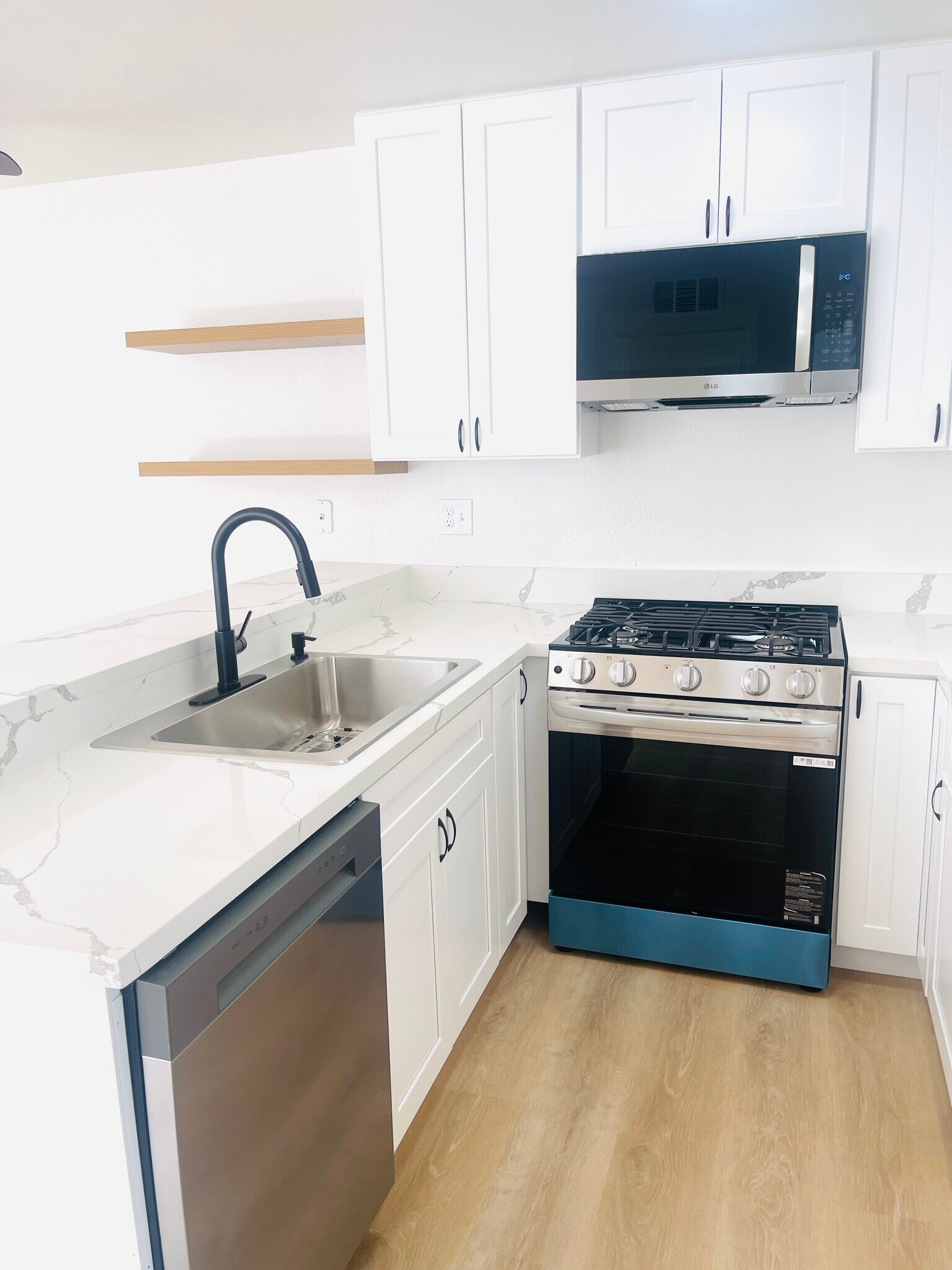 Building Photo - 518 Oak St