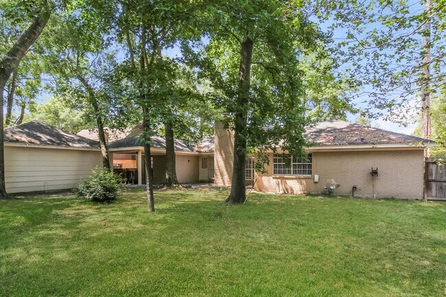 Building Photo - 2402 Pine Terrace Dr