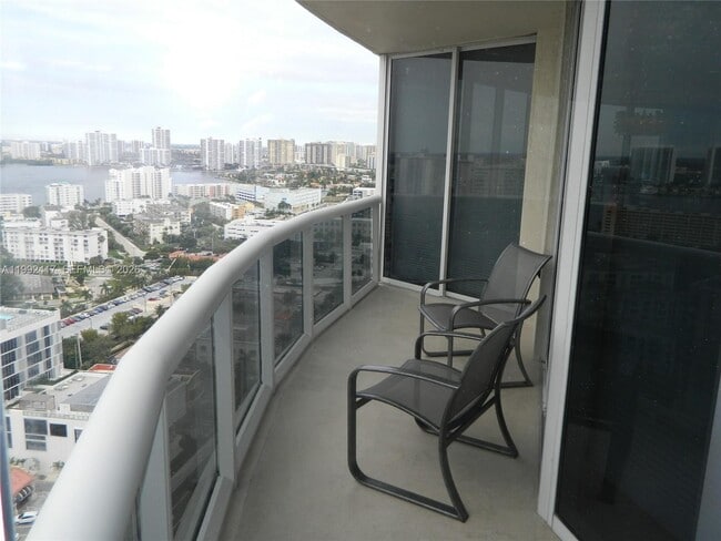 Building Photo - 17555 Collins Ave