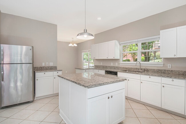 Building Photo - 4024 Oak Meadows Cove