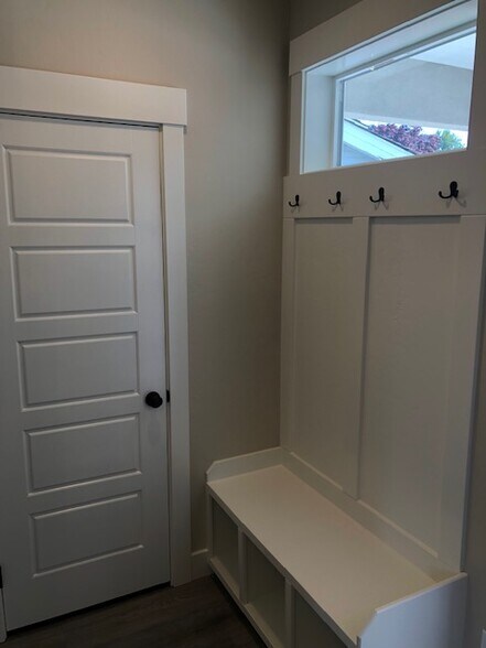 Building Photo - 37 E Ranch Dr