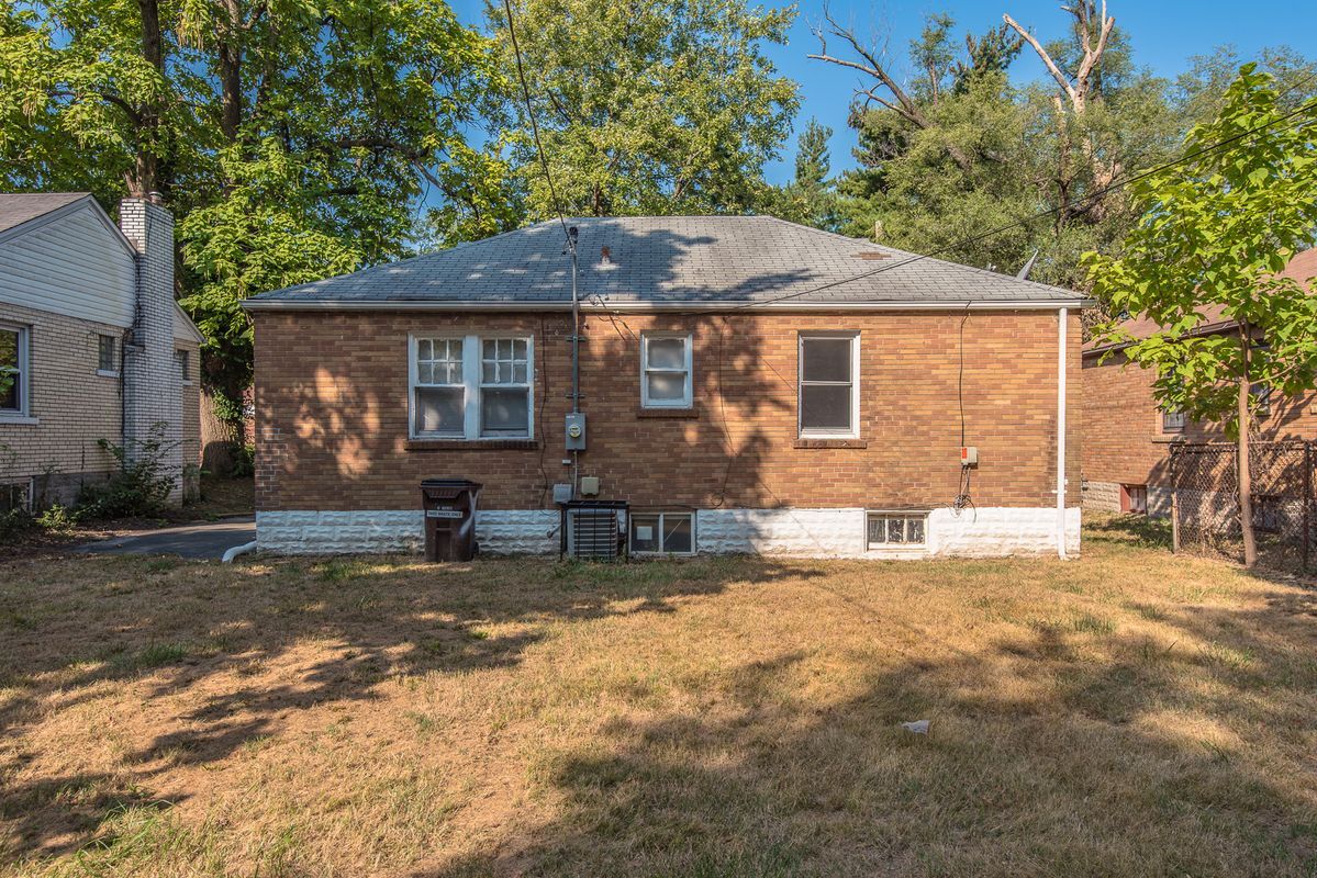 Building Photo - 320 Henquin Dr