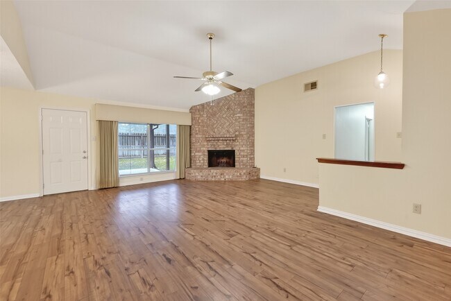 Building Photo - 21623 Crescent Heights St