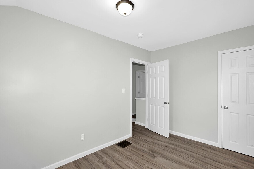 Building Photo - 1679 E Whittier St