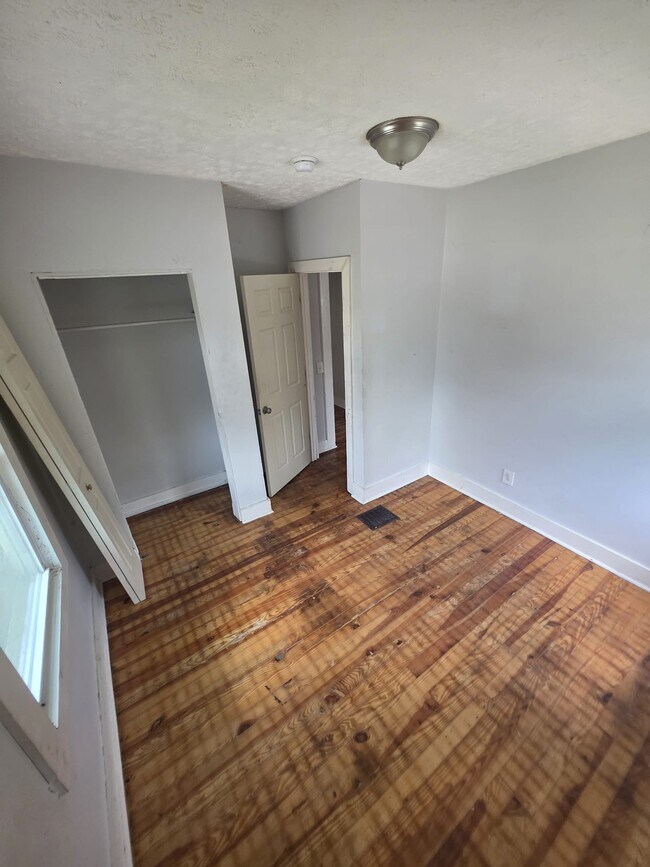 Building Photo - 364 Glenwood Ave