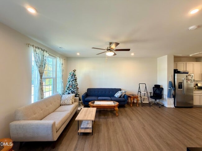 Building Photo - 1110 Romeria Dr