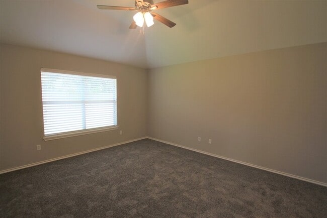 Building Photo - 3 Bedroom 2 Bath in Whitehouse ISD!