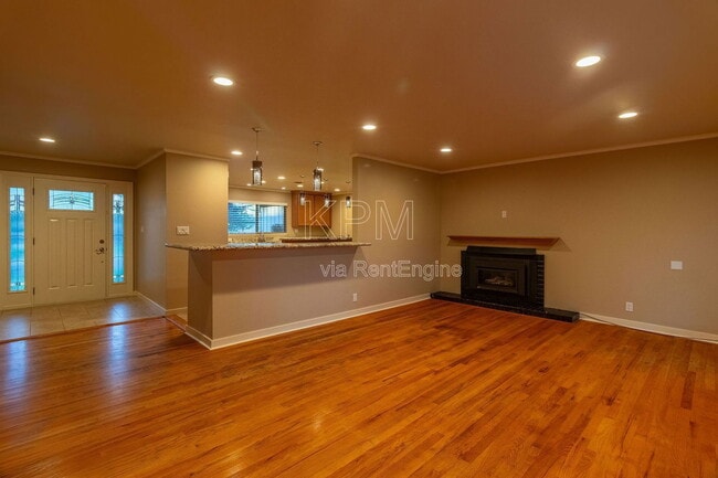 Building Photo - 1056 Cameron Way