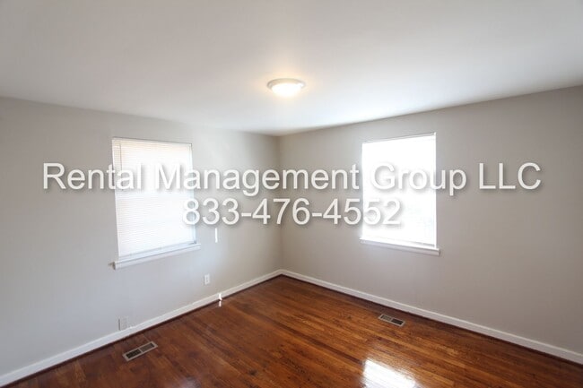 Building Photo - 3 Bedroom 1.5Bath - New On The Market! Better Hurry To See This One!!