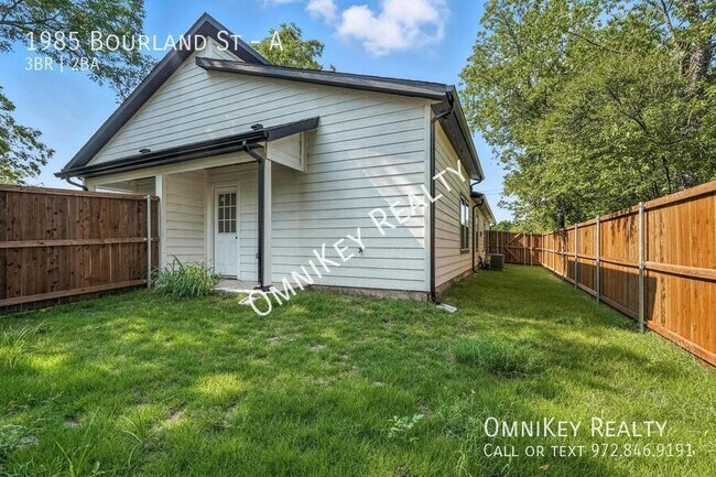 Building Photo - 1985 Bourland St