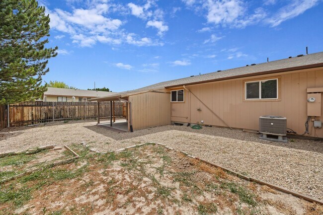 Building Photo - 3 bed, 2 bath