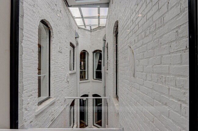 Building Photo - 22 W Ontario St