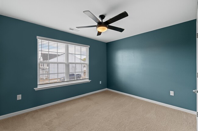 Building Photo - 49 River Bank Rd