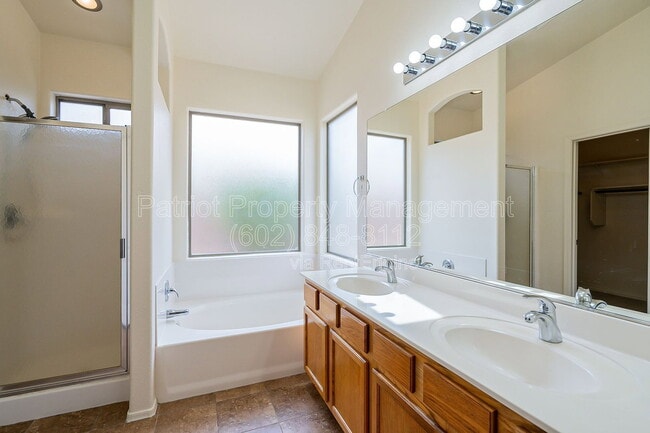Building Photo - 3536 E San Pedro Ave