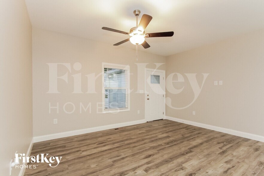 Building Photo - 409 Lakeridge Dr