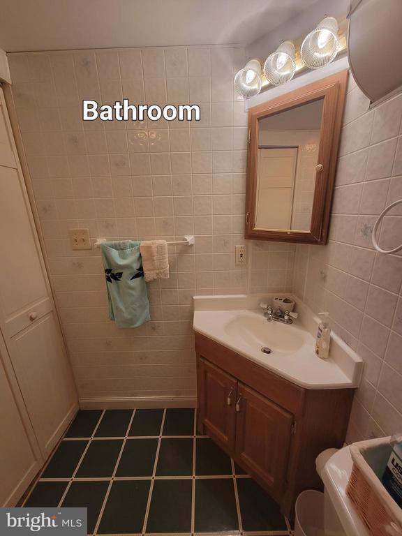 Building Photo - 433 Elm Ave