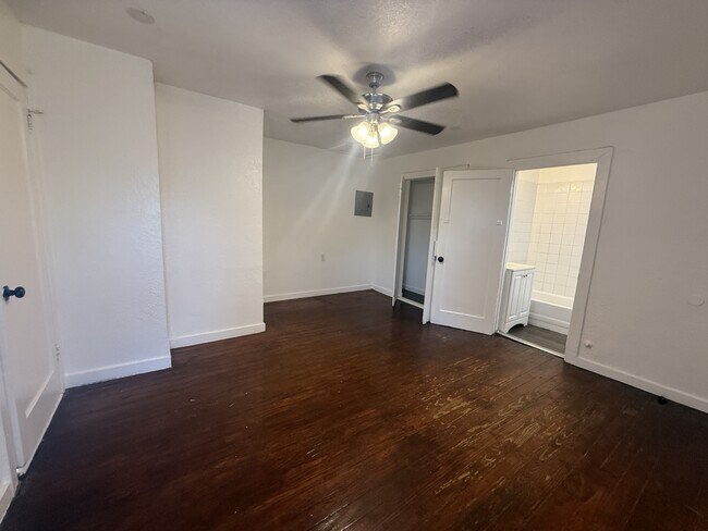 Building Photo - 246 Benita St