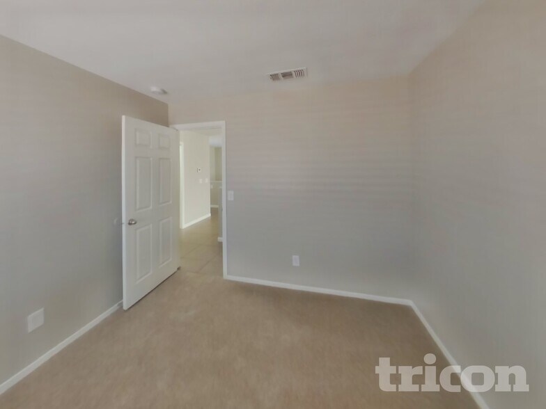 Building Photo - 11229 W Devonshire Ave