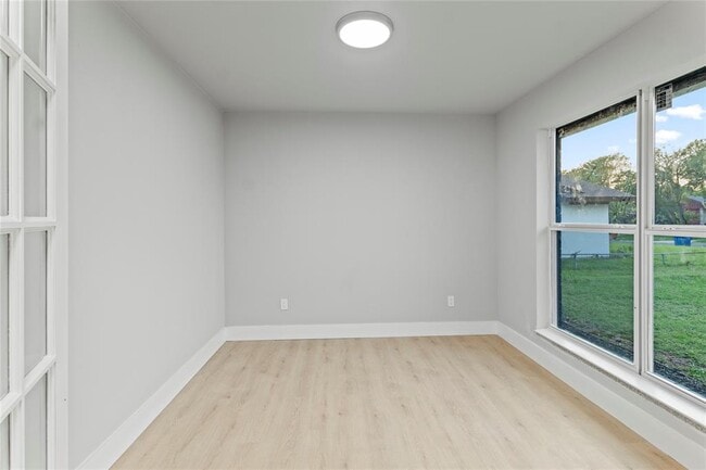 Building Photo - 3907 Carmel Dr