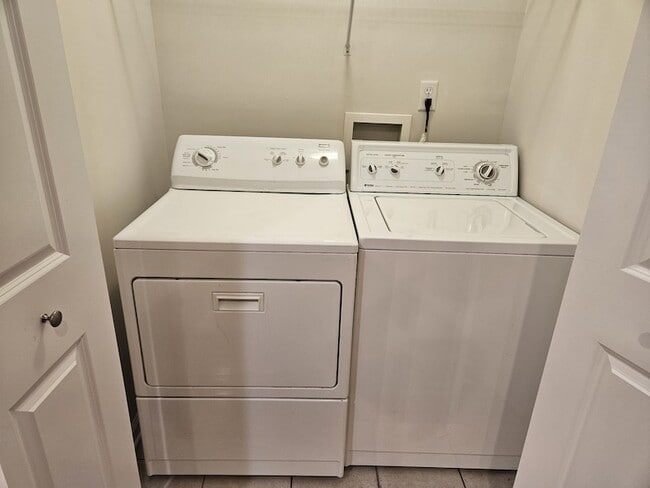 Building Photo - 907 11th Ave N